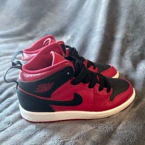 Kids Jordan 1 Mid sneakers
